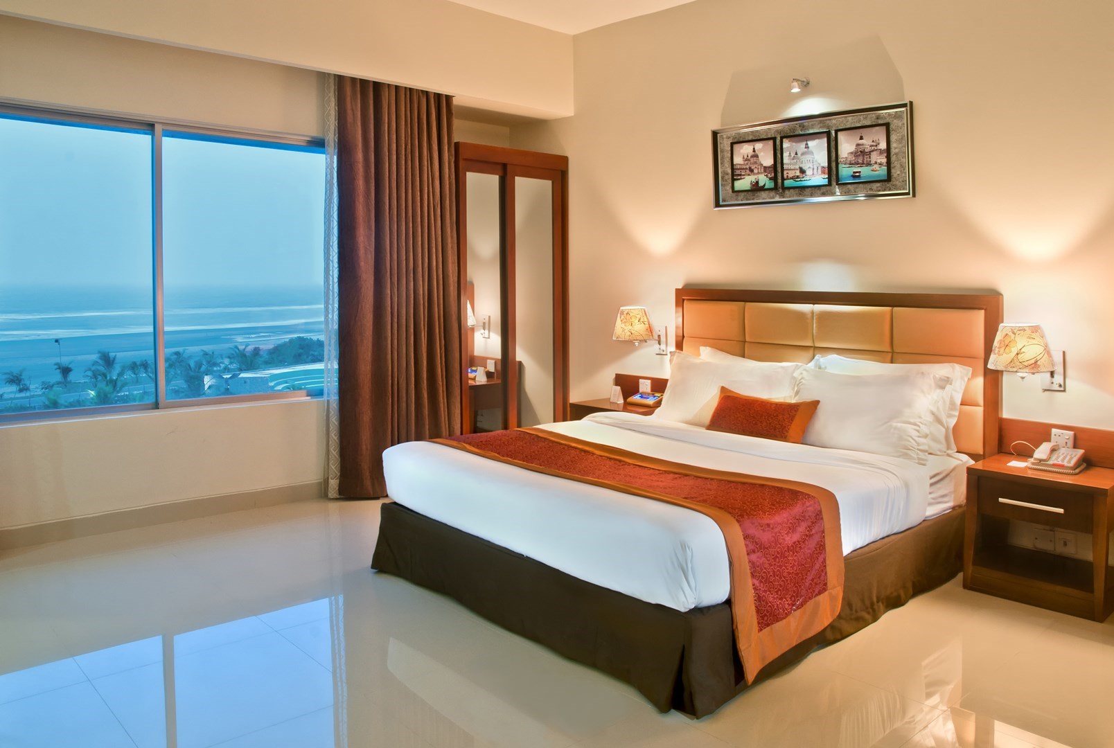Premier King Sea View